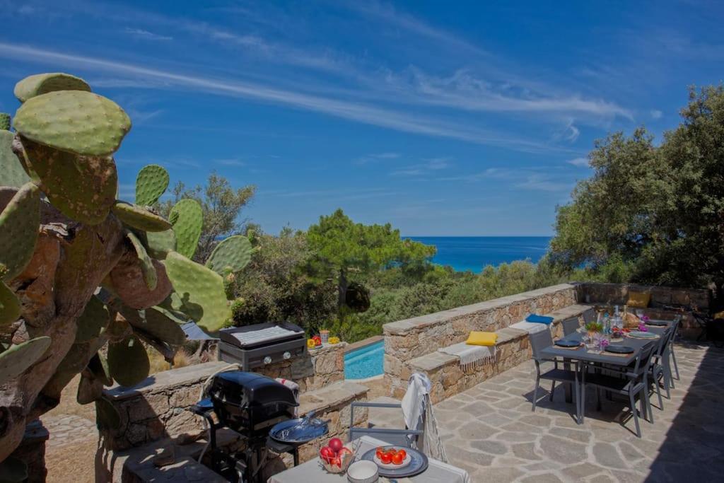 Villa Bodri, Maison En Pierre Avec Vue Mer Et Piscine Chauffee Л'Иль-Рус Экстерьер фото